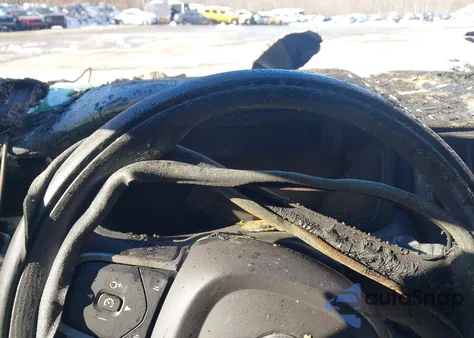 2018 Volvo Xc60 T5 Momentum z USA, uszkodzony, nr VIN LYV102RK5JB116884